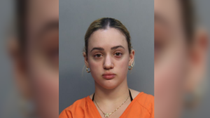 Influencer de Miami acusada de fraude por la compra de autos de lujo en Doral