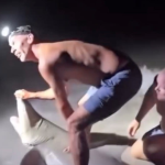 Pescador mordido por un tiburón limón mientras posaba para una foto