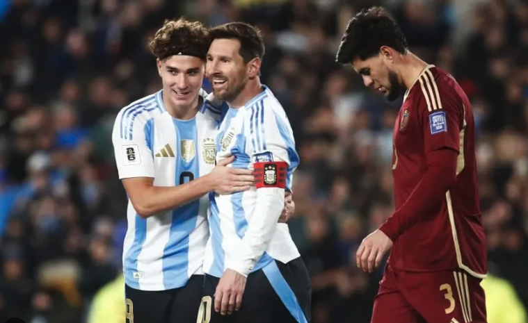 Messi brilla con doblete y Argentina derrota a Venezuela en una noche histórica en el Monumental