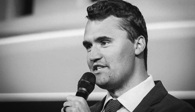 Charlie Kirk fallece tras ser baleado durante un evento universitario en Utah