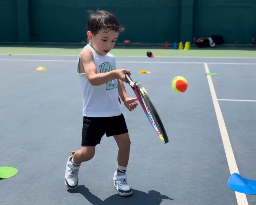 Tenista infantil Sergio Montalvo gana premio internacional