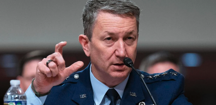 El jefe del Estado Mayor de EE. UU. visita Puerto Rico en medio de creciente tensión con Venezuela