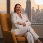 Yency Milano: La Consultora Latina Ganadora del Cacique de Oro Internacional 2025