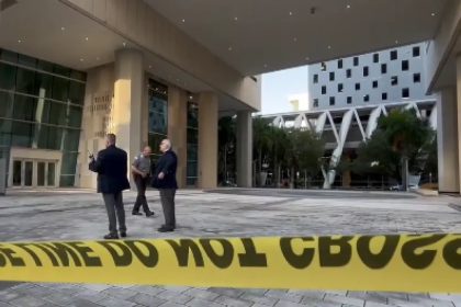 Paquete sospechoso activa operativo policial en centro de Miami