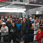 Largas filas y caos en aeropuertos del sur de Florida por Spring Break y problemas en TSA